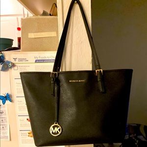 MICHAEL KORS JET SET TRAVEL TOTE